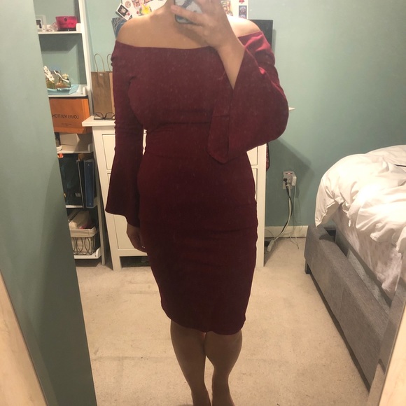 Lulu's Dresses & Skirts - Maroon off the shoulder midi dress Lulu's Dresses & Skirts - Maroon off the shoulder midi dress